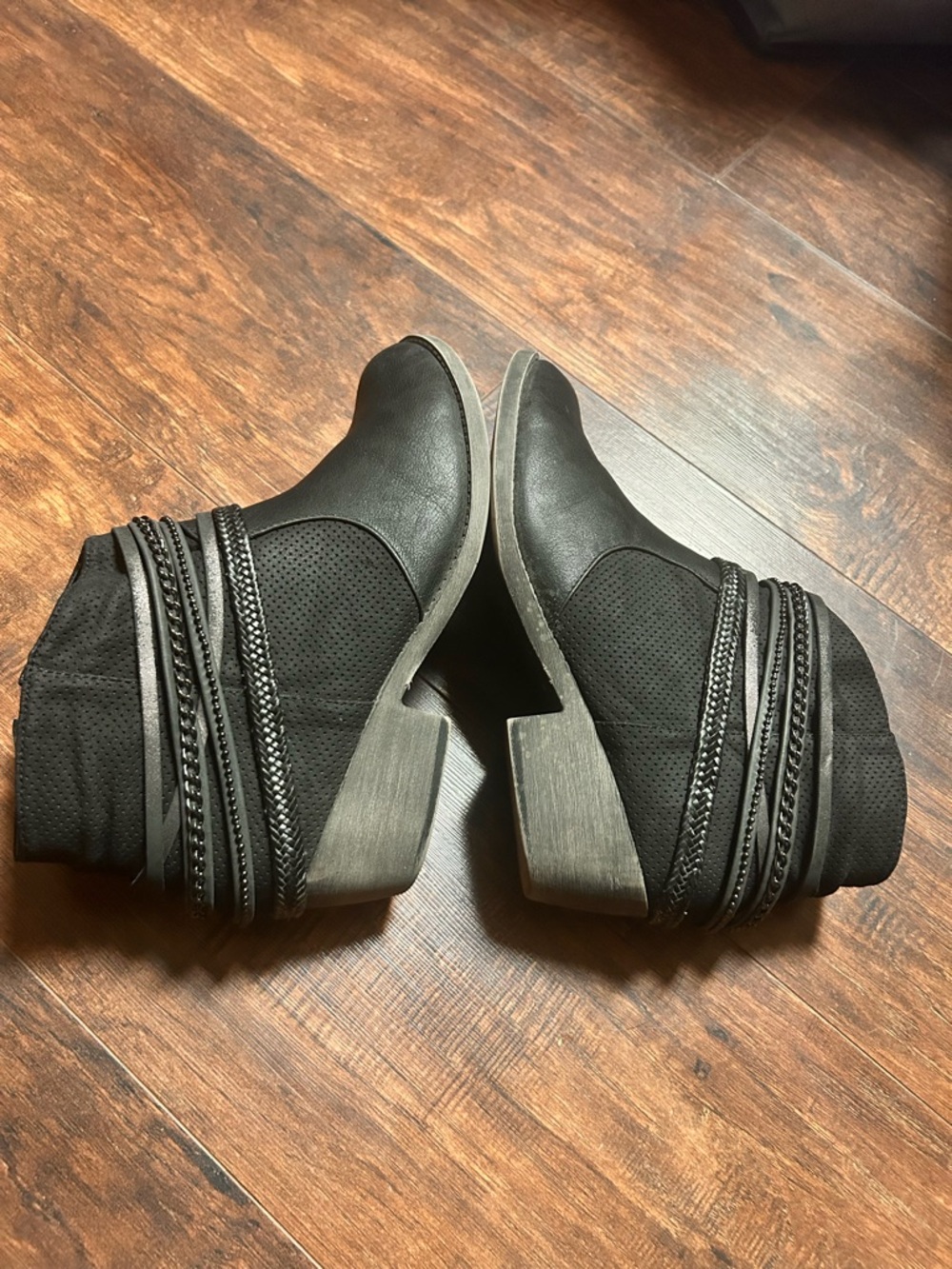 Women’s Black Ankle Boot with Decorative Straps size 9.5 - Picture 3 of 8